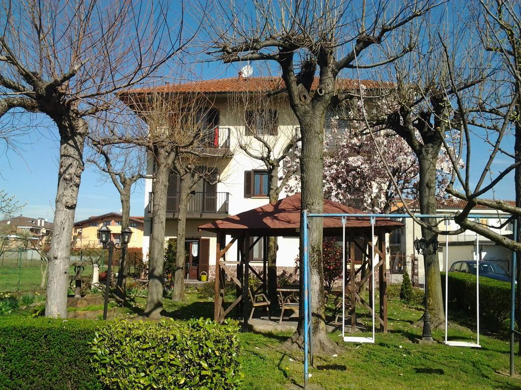 B&B Le Camelie Bareggio Exteriör bild