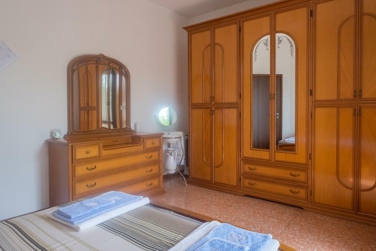 B&B Le Camelie Bareggio Exteriör bild