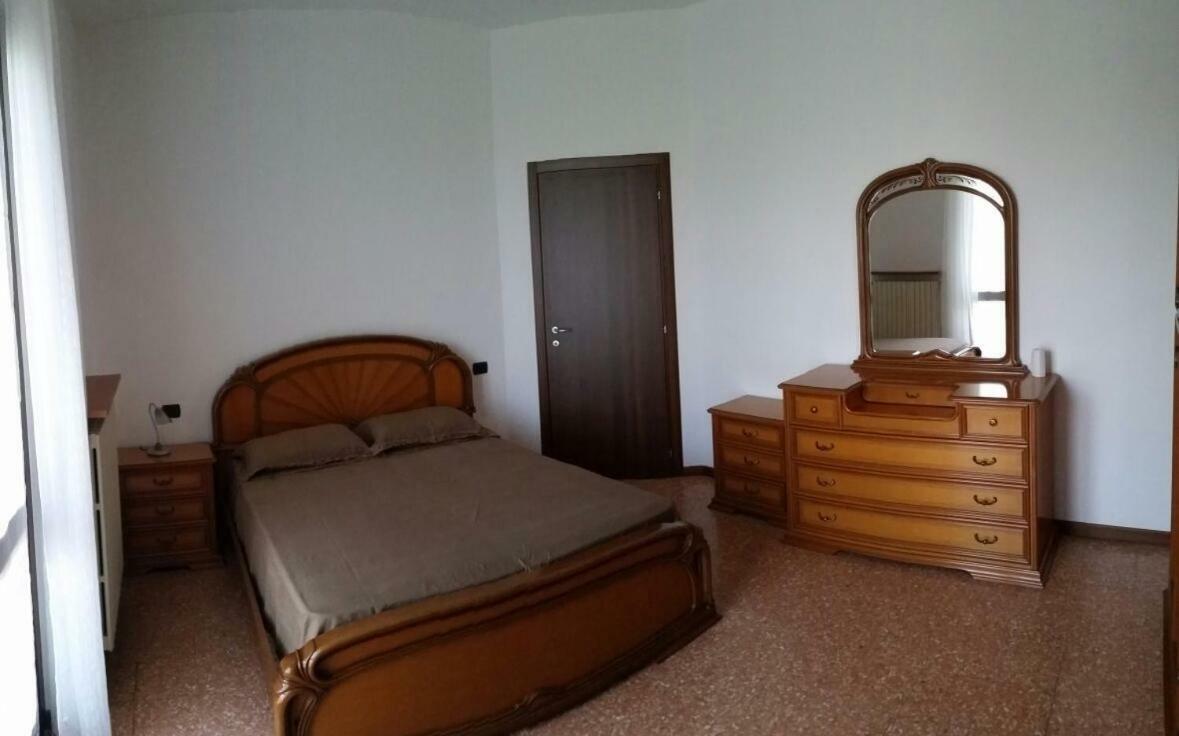B&B Le Camelie Bareggio Exteriör bild